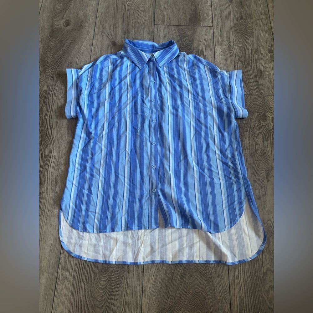 Casacabana woman’s button down shirt NWOT